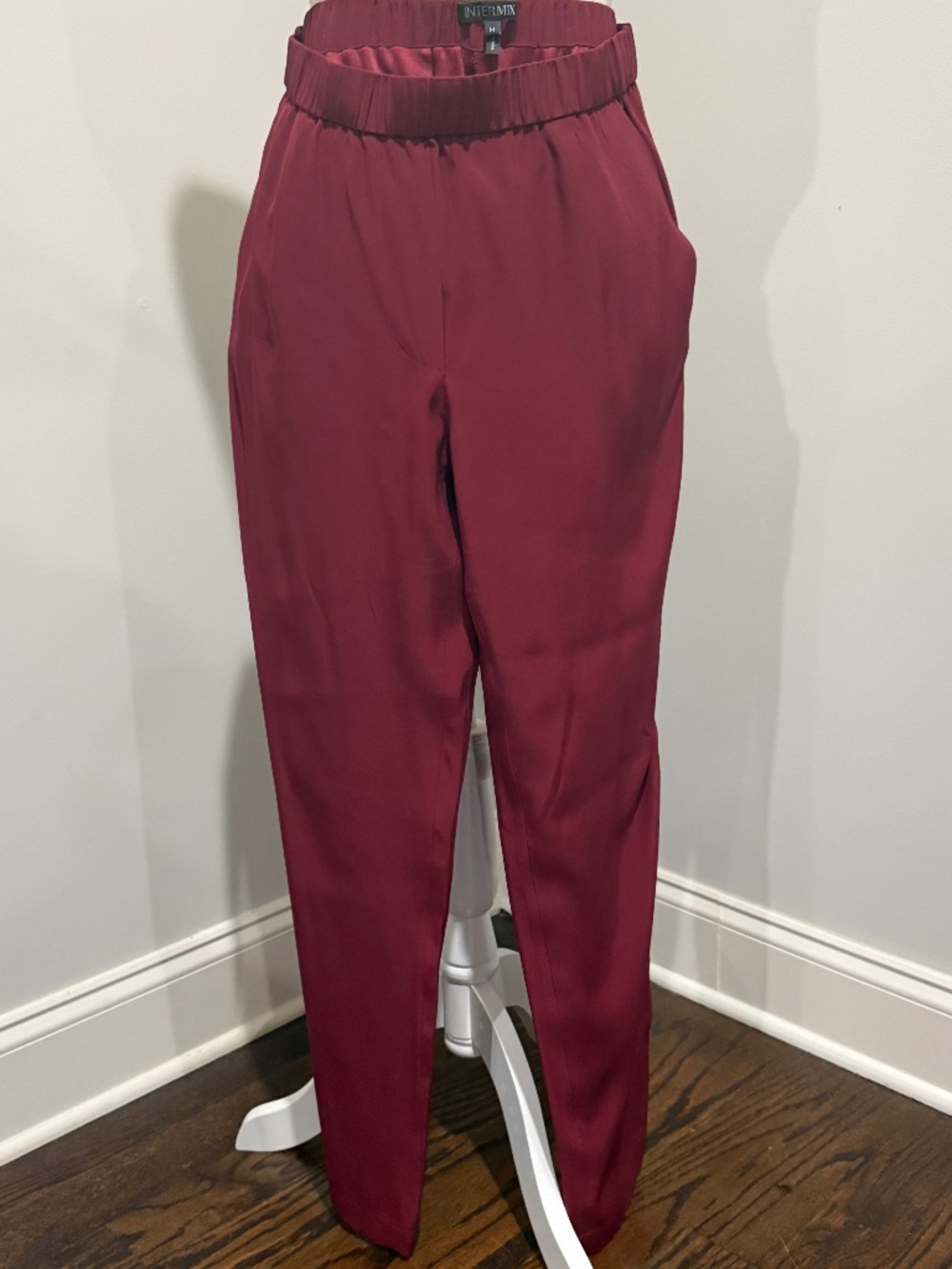 INTERMIX 100% SILK PANTS IN SIZE M